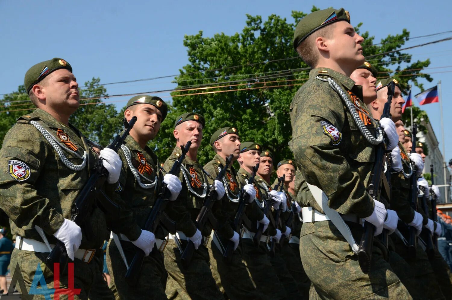 Военный доне. Парад Победы в ДНР 2020. Парад Донецк 2020. Парад Победы в Донецке. ДНР ЛНР парад.