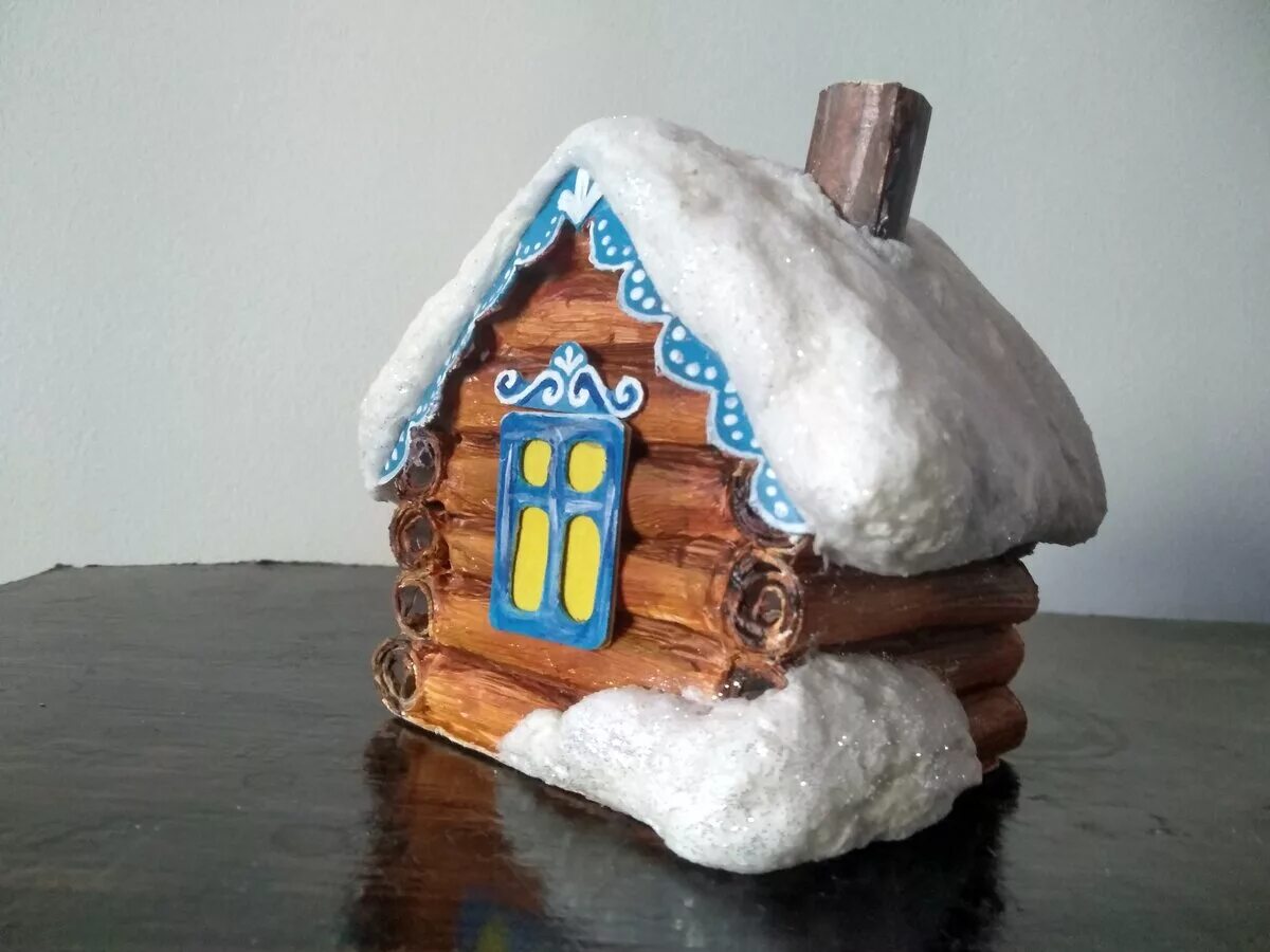 Новогодняя игрушка домик из ваты. Как сделать домик из ваты. Домики игрушки на елку из ваты. Зимняя аппликация для детей. Домик своими руками поделка в садик.