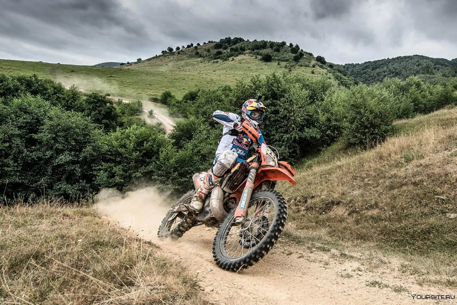 Эндуро байке. CF Moto эндуро. Хард эндуро мотоциклы. Мотоцикл эндуро ред Булл. Эндуро 250 езда.