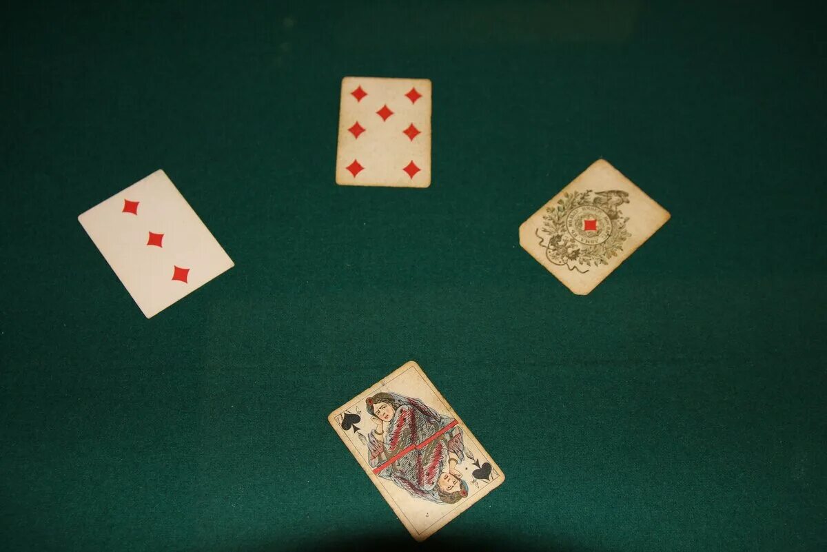 Дама пик в карточной игре сканворд 7. Карты тройка семерка туз Пиковая дама. Тройка семерка туз. Игральные карты тройка семерка туз. Тройка семерка Пиковая дама.