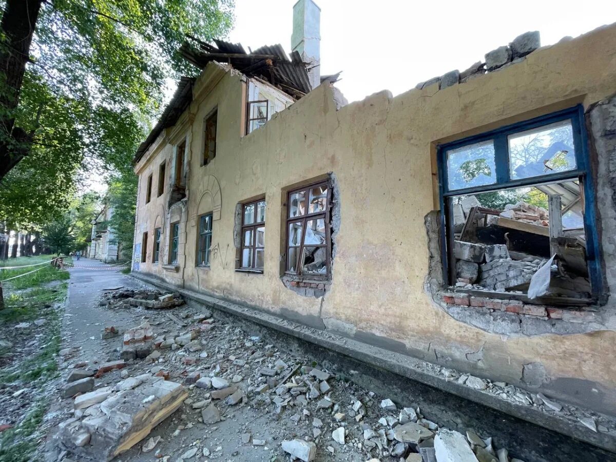 Здание в котором вы находитесь начинает разрушаться