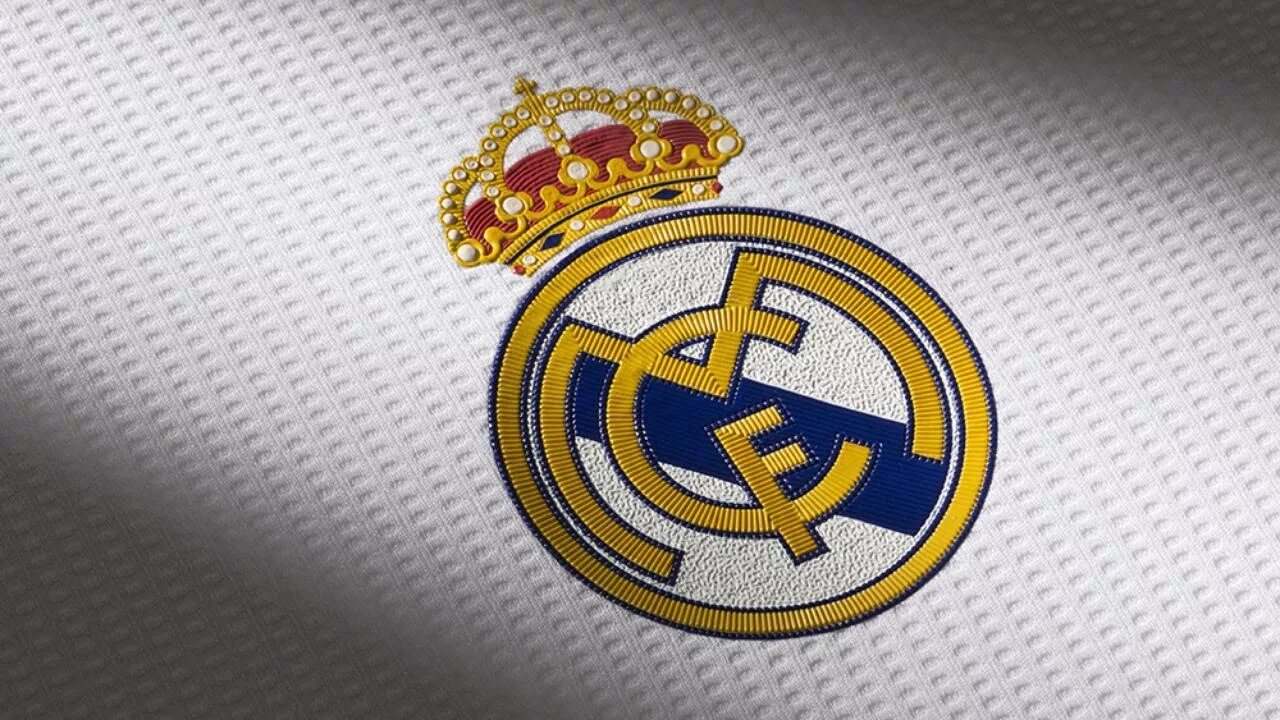 Real madrid игрок. Реал мадрид 2020-2021. Герб команды реал мадрид. Риал мадрид. Фк реал мадрид.