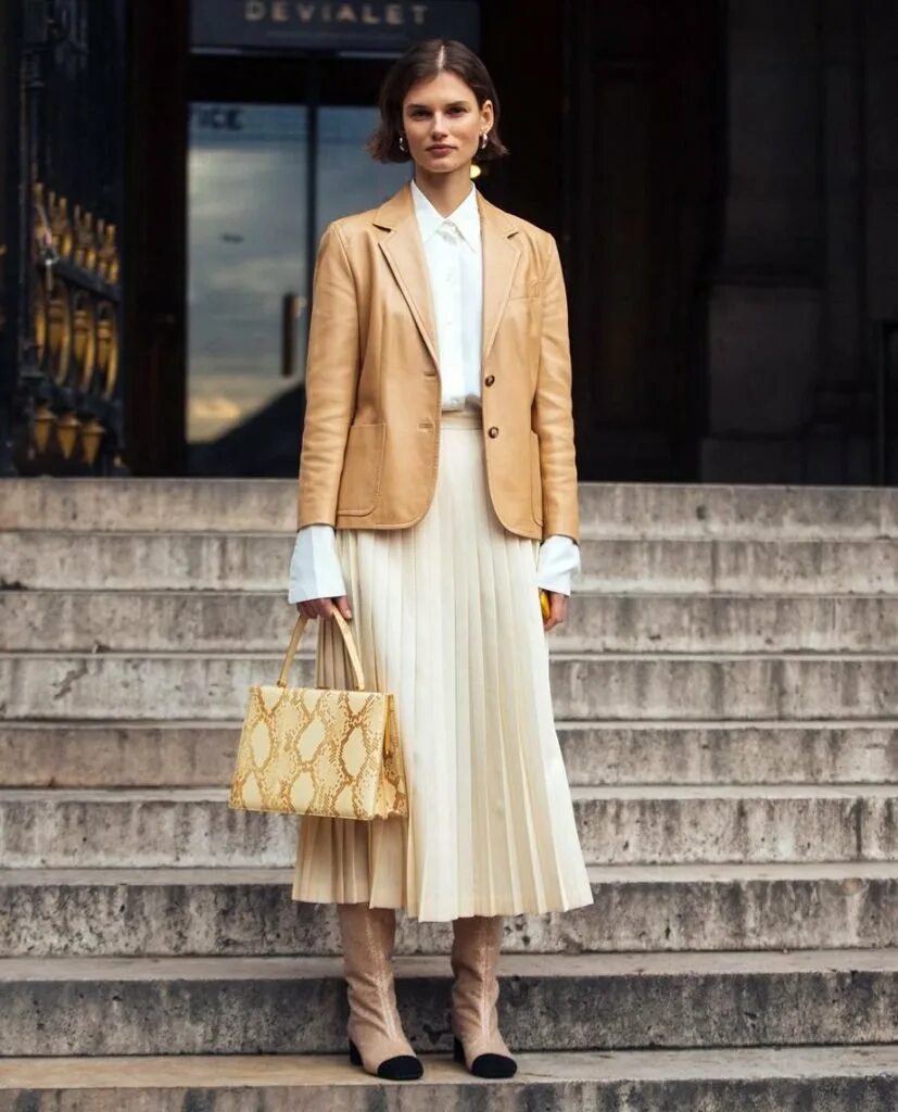 длинная юбка сэ с пиджаком. двубортный пиджак с юбкой. длинная юбкас пиждаком. юбка плиссе стрит стайл. стильная одежда для женщин.