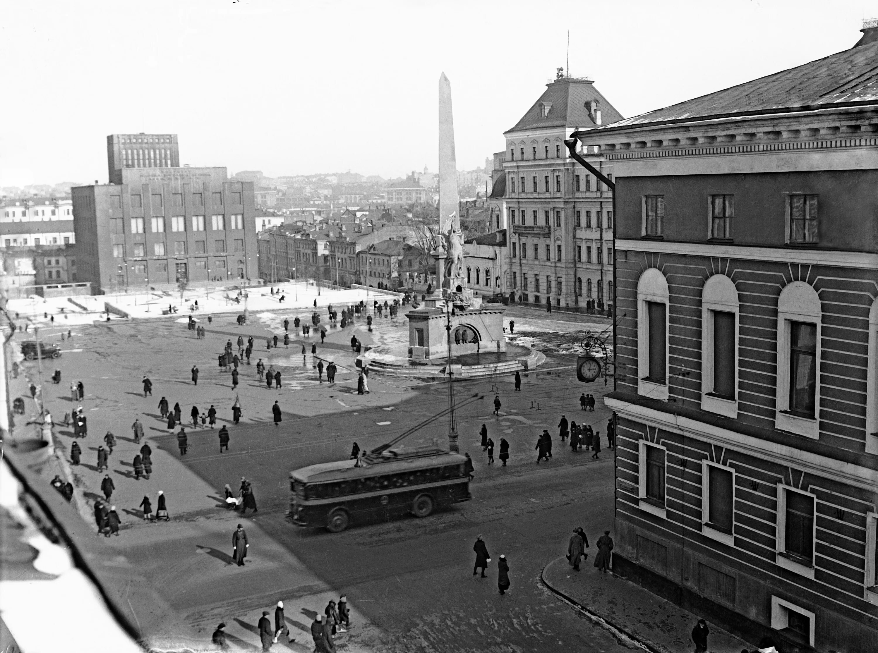 Площадь Маяковского 1930-е. Тверская улица 1930. Советская площадь Москва. Советская Тверская площадь. Улицы москвы 1930 годов