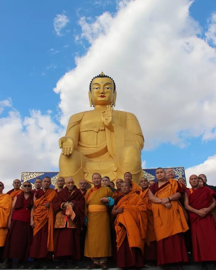 ступа далай ламы алханай. будда майтрейя лагань. единственным народом европы исповедующим буддизм. народы исповедующие буддизм. единственным народом европы исповедующим буддизм.