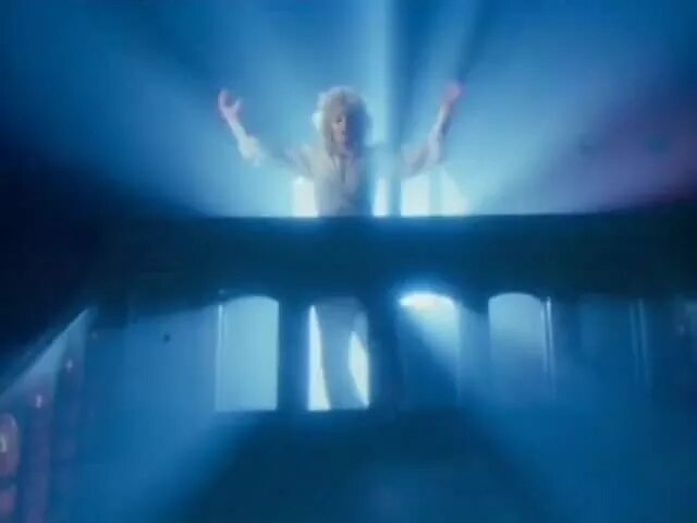 Total eclipse of the heart на русском. Bonnie tyler total eclipse клип. bonnie tyler - total eclipse of the heart (video).