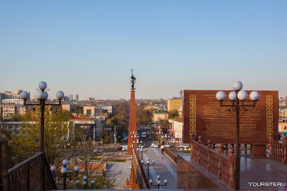 Шымкент центр города. Шымкент центр города. Памятник байдибек би шымкента. Чимкент астана. Шымкент казахстан достопримечательности.