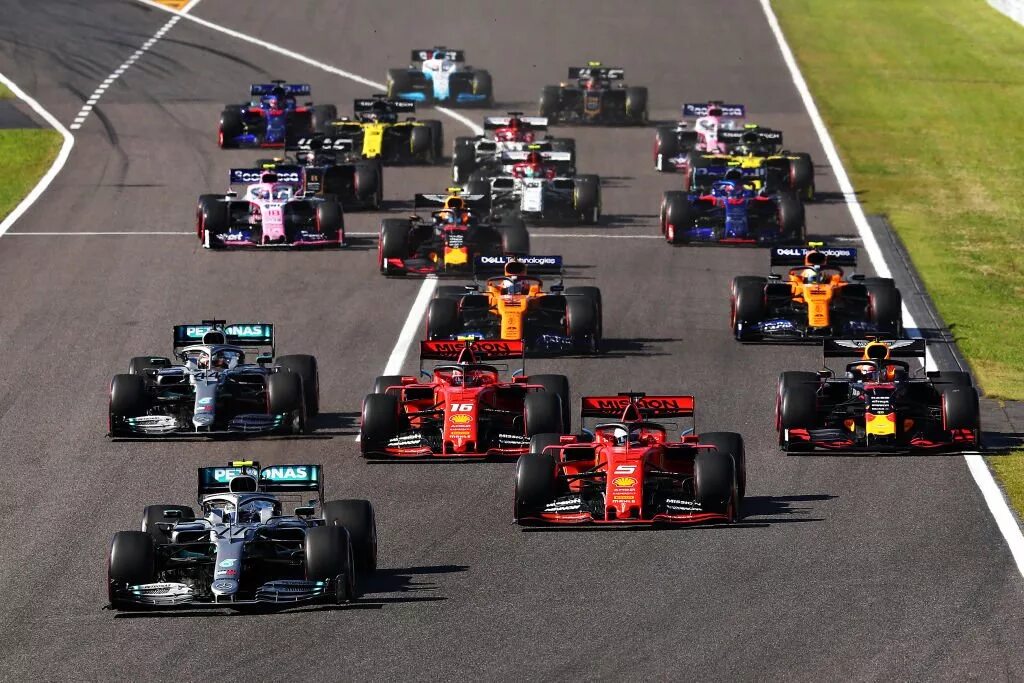 Техники формулы 1. Старт f1. Formula 1 гонка. Феррари ф1 2020. Первая гонка формулы 1.