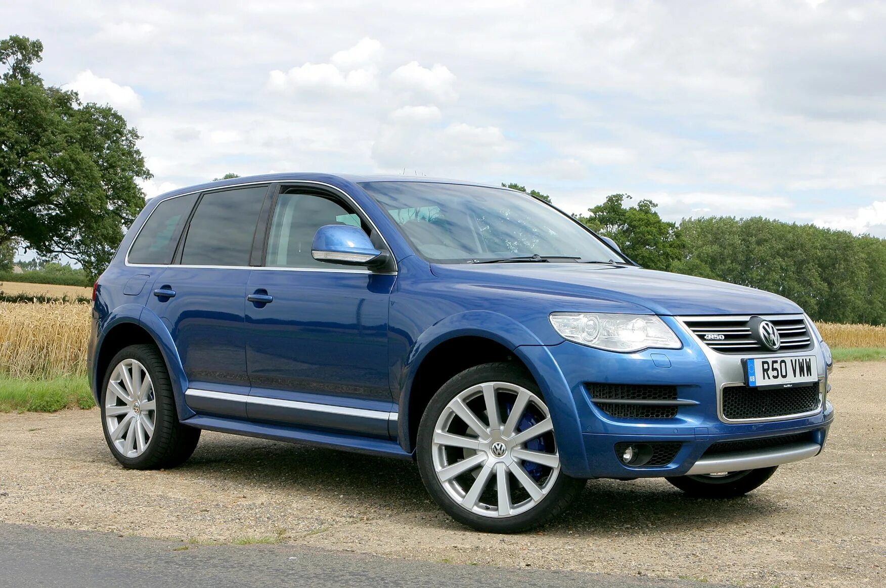 Volkswagen touareg 2021 r line. Машина фольксваген туарег. Vw touareg 2 r line. Vw touareg r. Vw touareg r.
