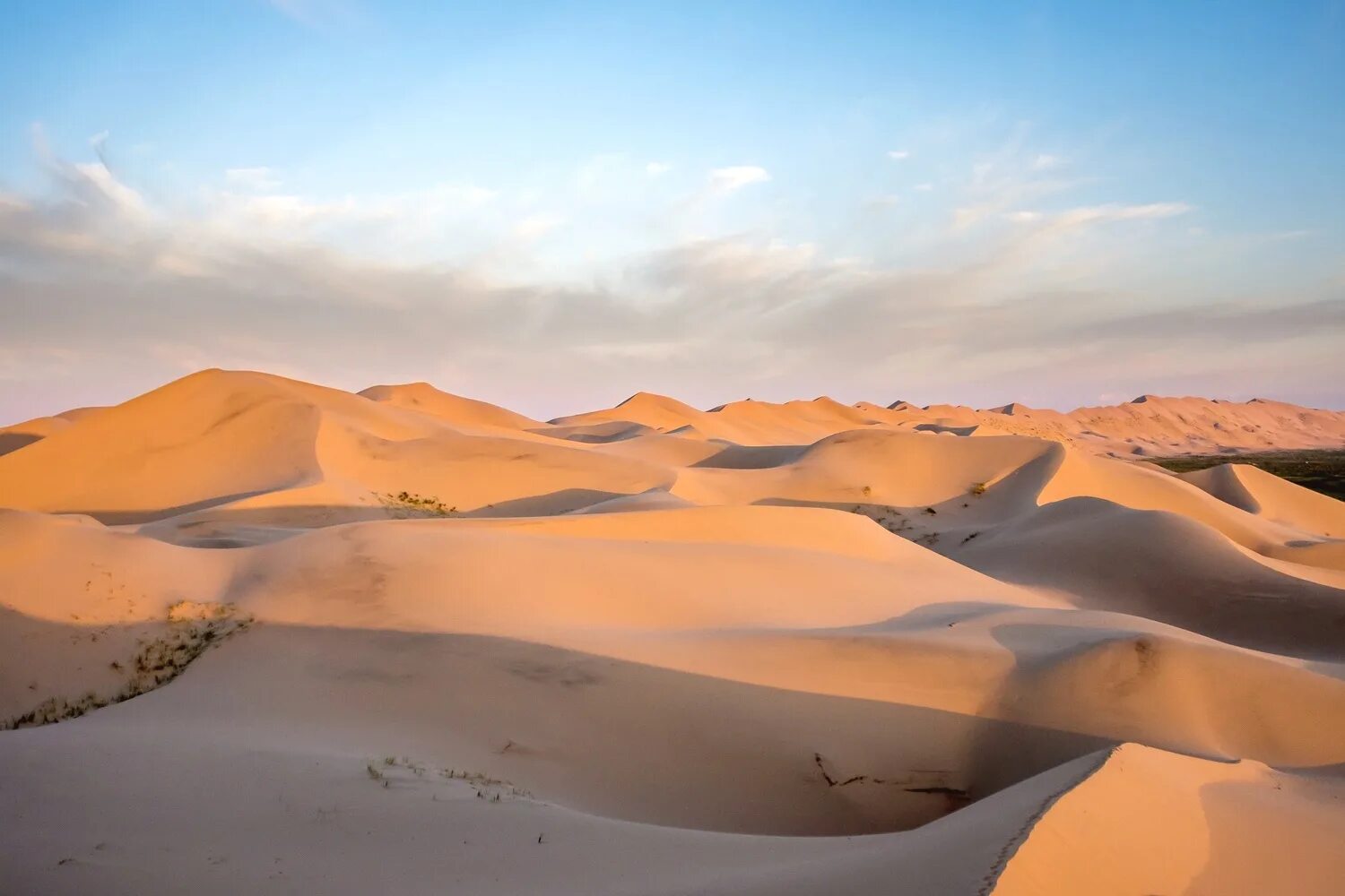 Гоби это пустыня. Монголия Гоби. Пустыня Гоби климат. Равнина Гоби. Пустыня Гоби Евразия.