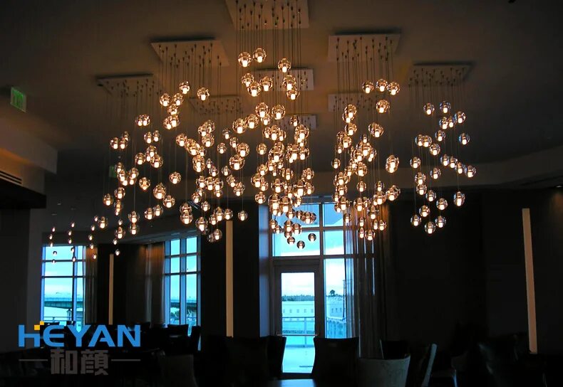 Лампочки декор. Гирлянда лампочки. Гирлянда в виде люстры. Гирлянда на потолок. Гирлянда висюльки.