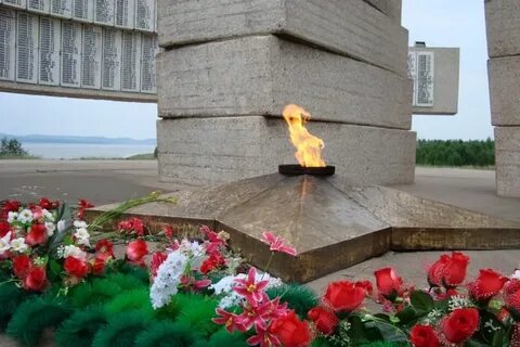 Памятник братская