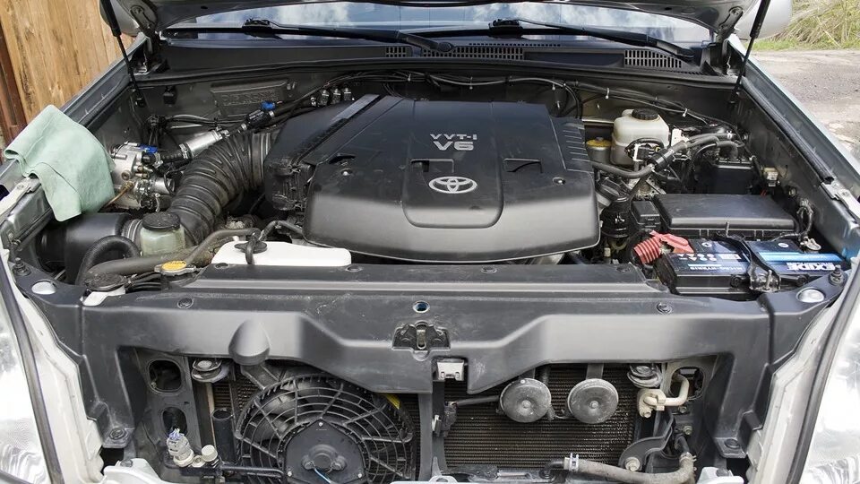 Под капотом прадо. Прадо 120 под капотом. toyota prado 120 под капотом. под капотом land cruiser 120 prado. toyota land cruiser prado 150 под капотом.