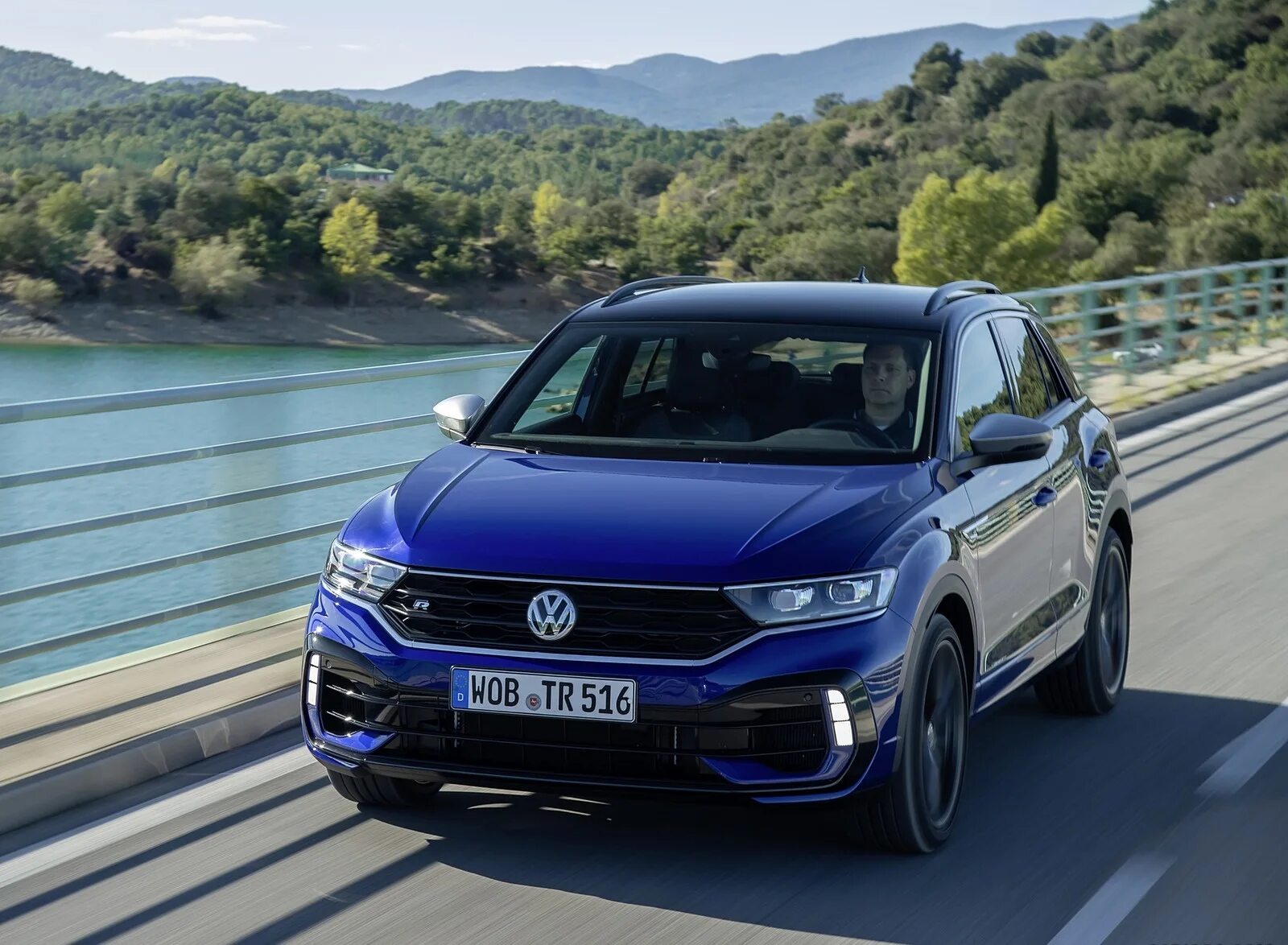 Volkswagen 2020 купить. Фольксваген t-Roc r. Фольксваген 2019. Volkswagen t-Roc r-line 2019 Red. Белый WV T-Roc r 2019.