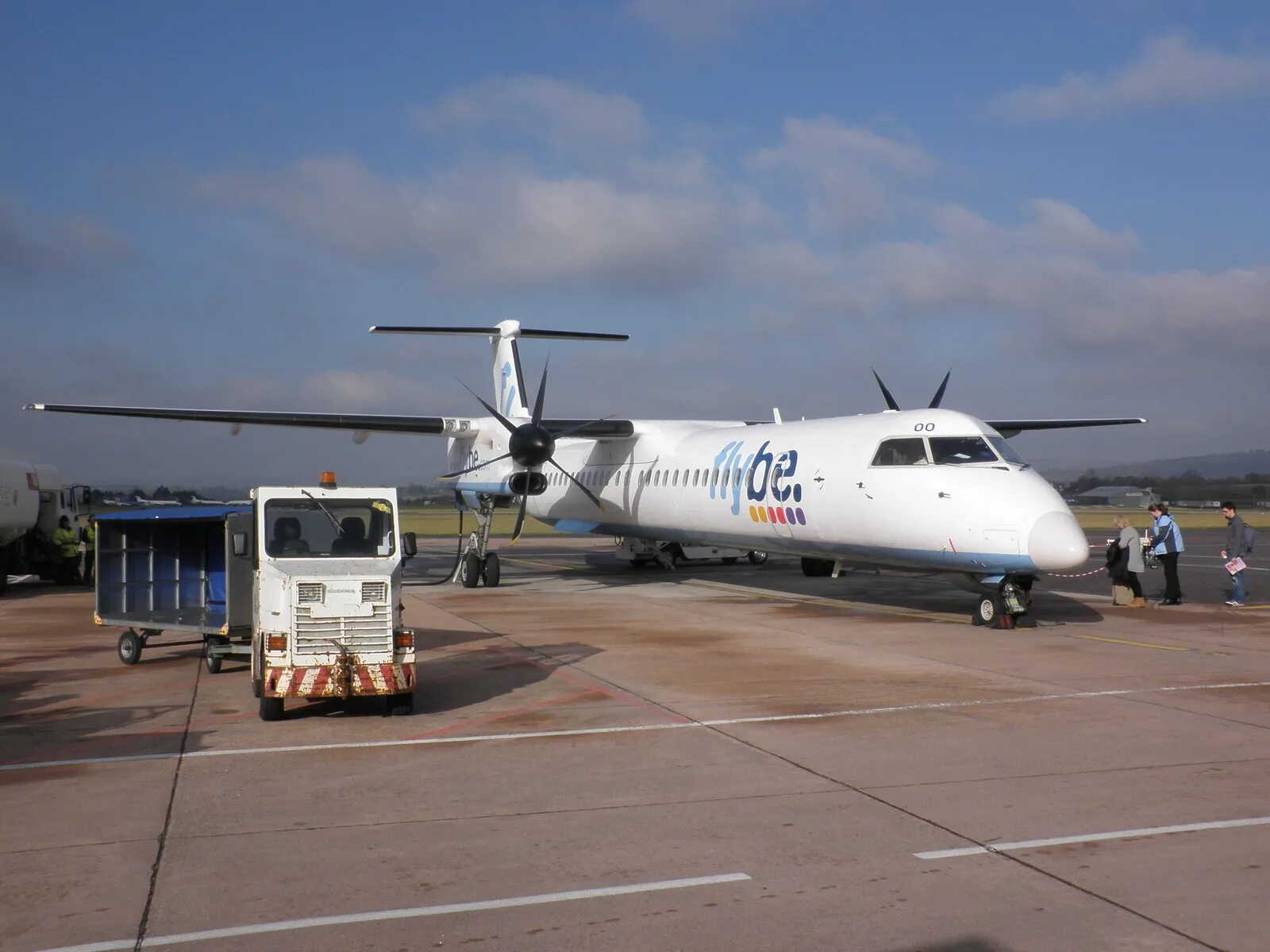 De Havilland Canada DHC 8 400. DHC 8-400. Havilland DHC-8 400. Аэропорт Эксетер.