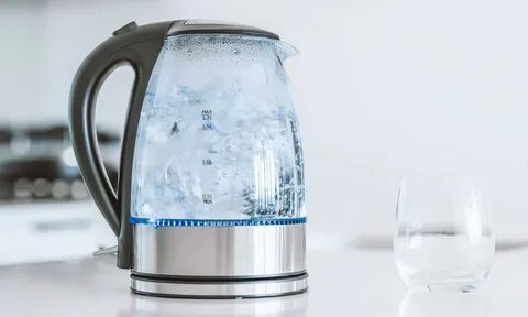 В стеклянный чайник налили холодную воду