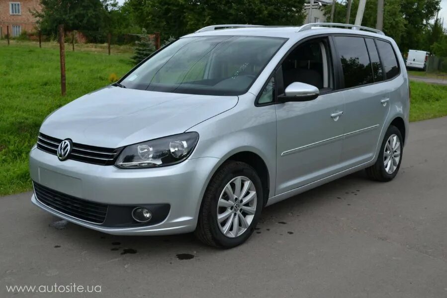 Vw touran 2012. Volkswagen touran 2012 года. Volkswagen touran 2012 года. Volkswagen touran 2012 пороги. фольксваген touran 1,4.