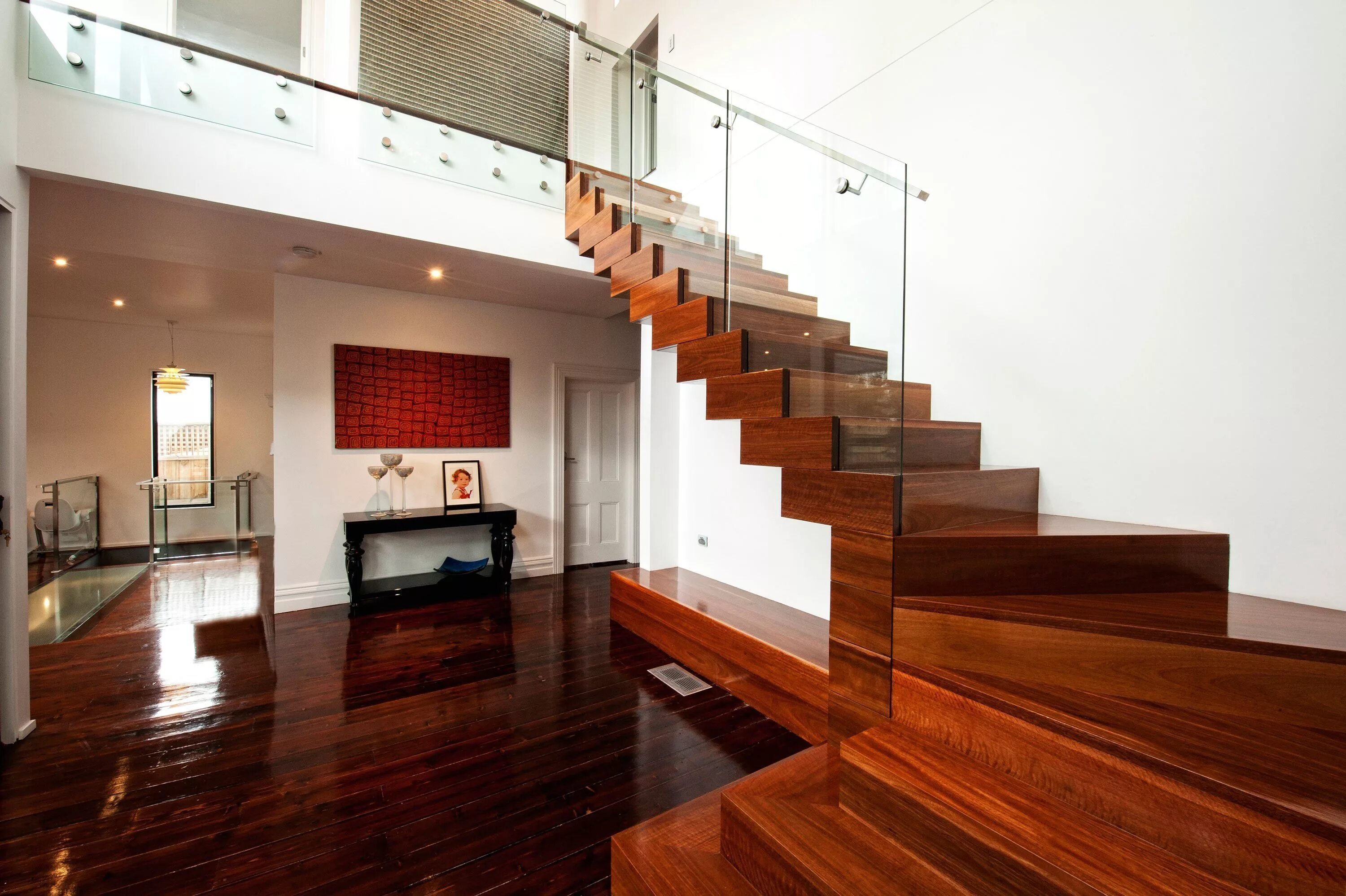 Красивый второй этаж. Лестница в доме. Лестница в частном доме. Современные лестницы. Красивые современные лестницы.