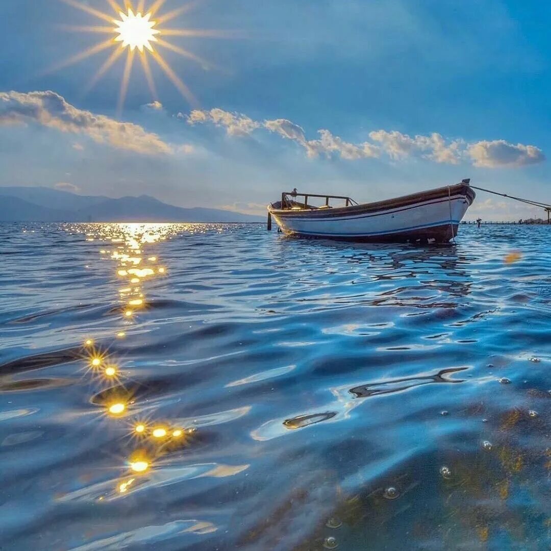 Доброе утро с морским пейзажем и надписями. Море фрукты пляж. Море солнце пляж фрукты. Море отличного настроения. С добрым утром море.