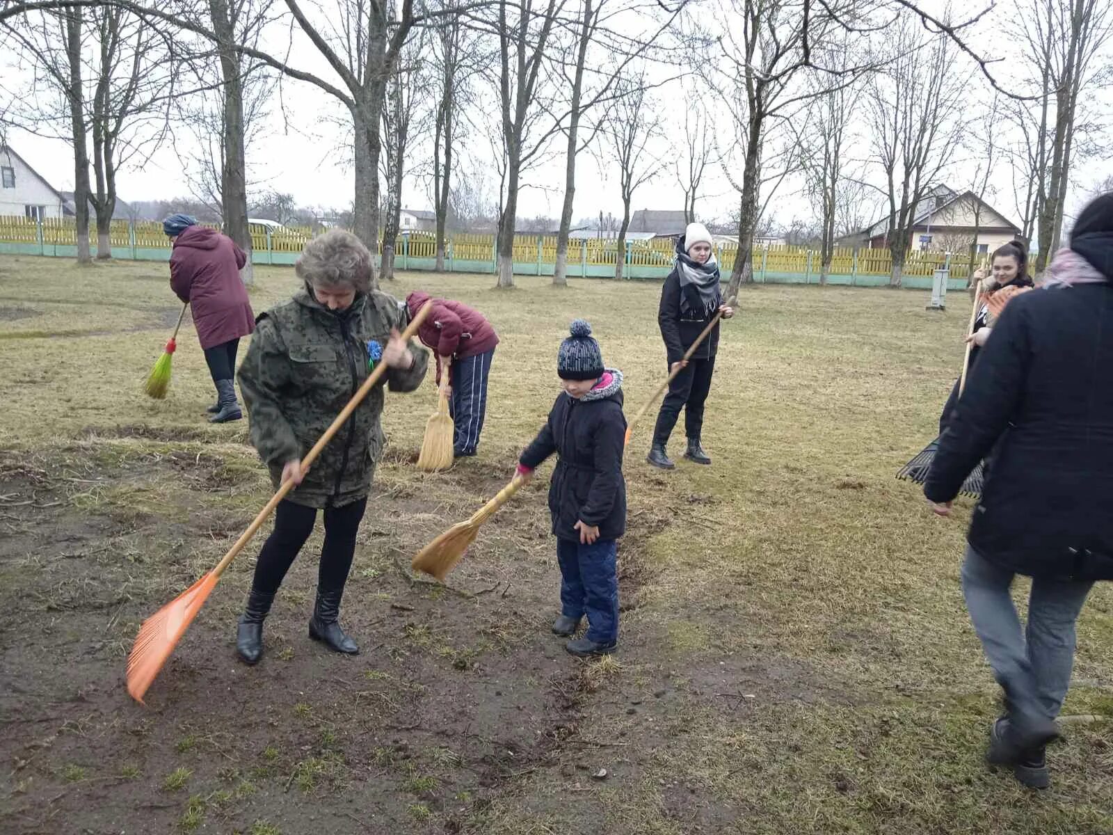 Районный субботник. Субботники в красногвардейском районе. Районный субботник. Районный субботник. Субботник фото картинки.