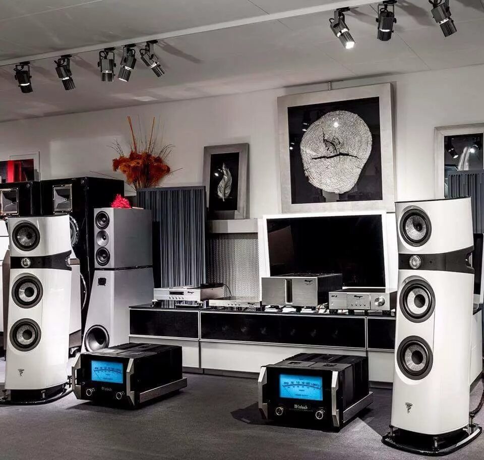 Hi end audio mcintosh. Звук hi fi стриминг. Hi end олонки. Аппаратура класса хай энд. Yamaha pianocraft mcr-n670.