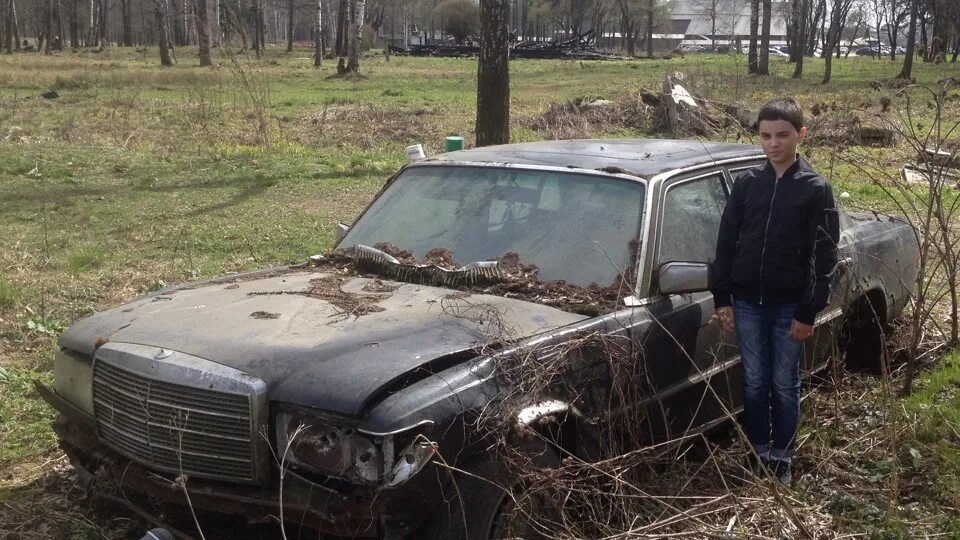 Тяжелая жизнь старых. Мерседес w124 Ржавый. Гнилой Мерседес 124. Гнилой Мерседес 140. Мерседес 123 убитый.