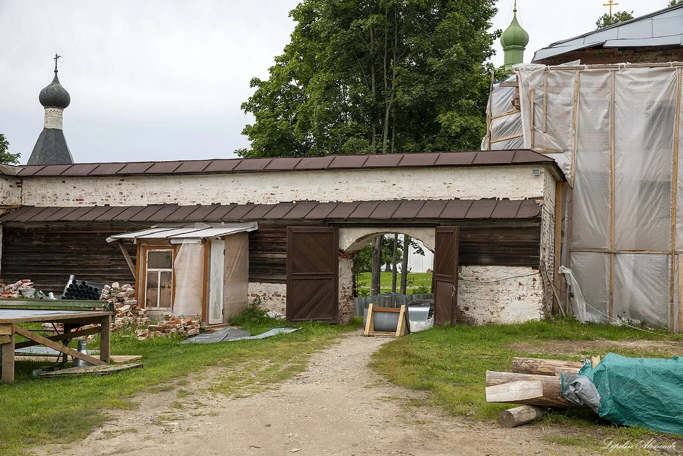 Монастырские владения. Троице-сергиева лавра сергий радонежский. Церковное землевладение. Серпухов утки возле высоцкого монастыря. Свято-благовещенский киржачский монастырь.