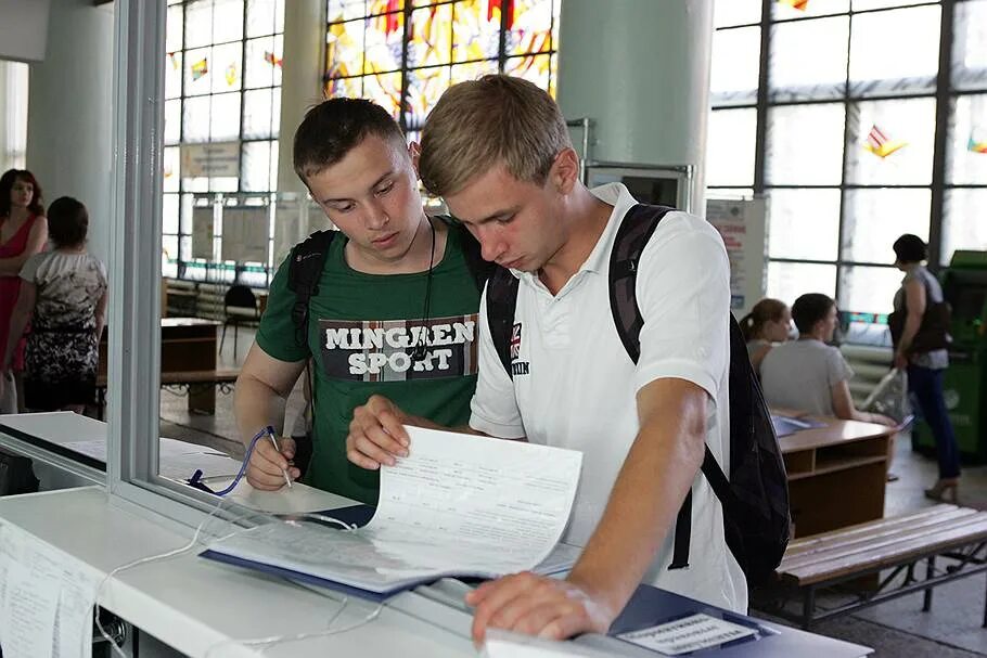 Отсрочка после 11 класса. Студенты призывники. отсрочка от армии. армия после колледжа. отсрочка от армии учеба в колледже.