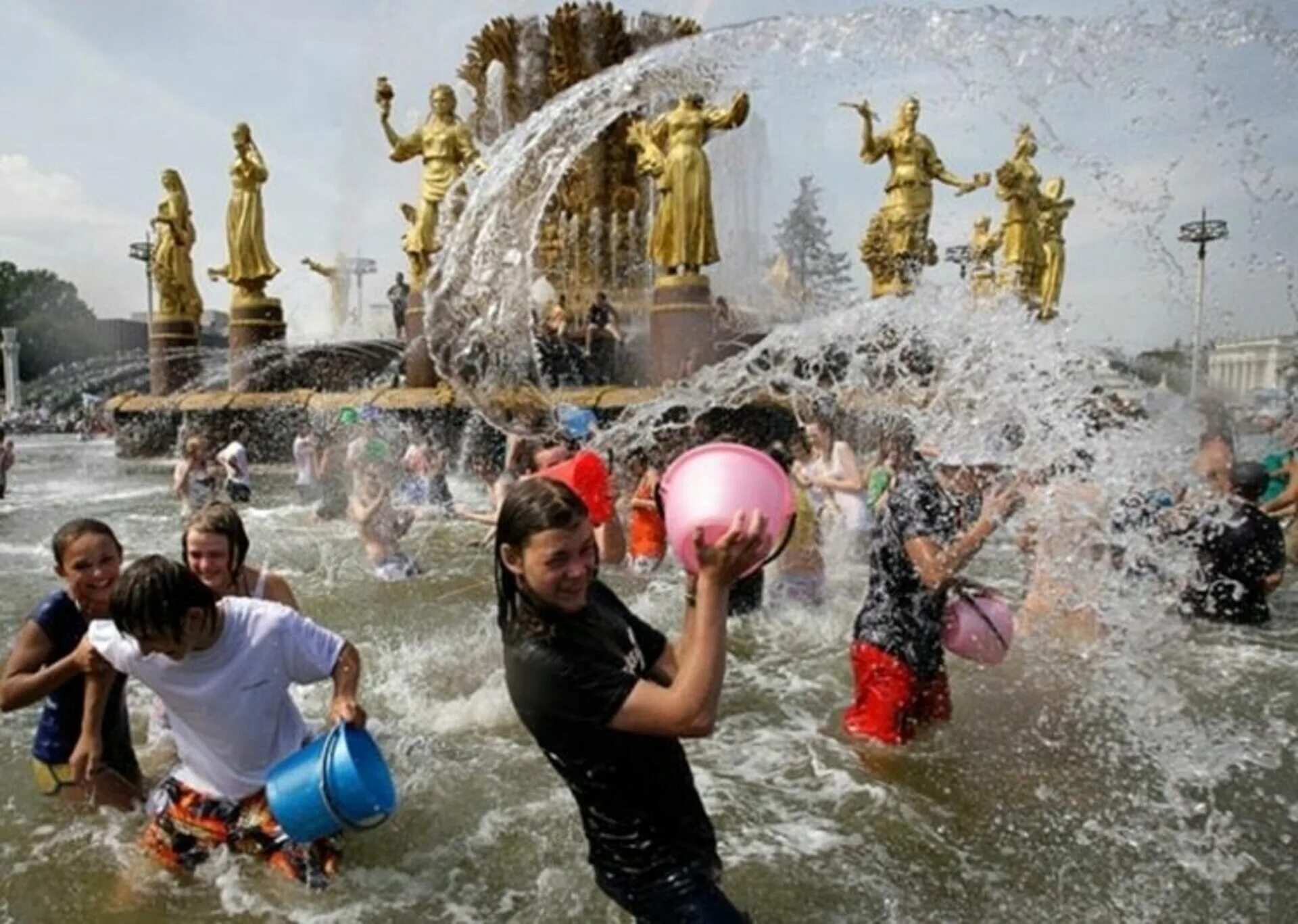 Лето 2010 жара в Москве. Лето 2010 года аномальная жара. Аномальная жара в Москве 2010. Аномальная жара 2010 года в России. Было лето 2010