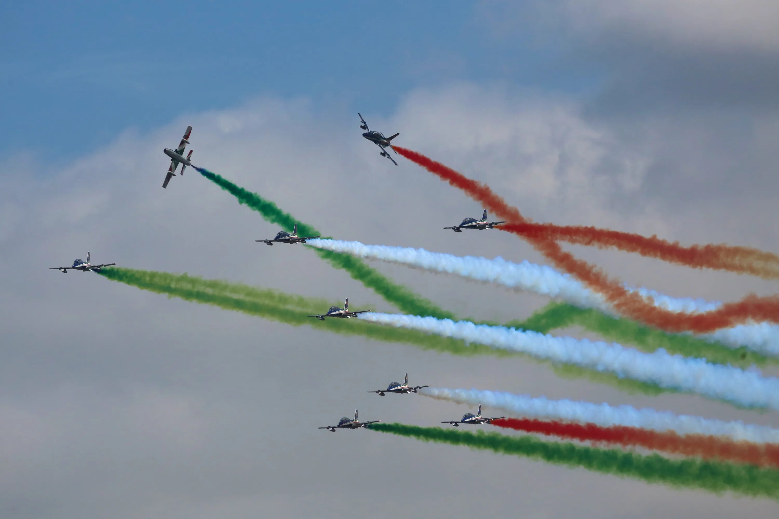 Frecce. 25 апреля день освобождения италии от фашизма. Frecce tricolori. Frecce tricolori. Frecce tricolori.