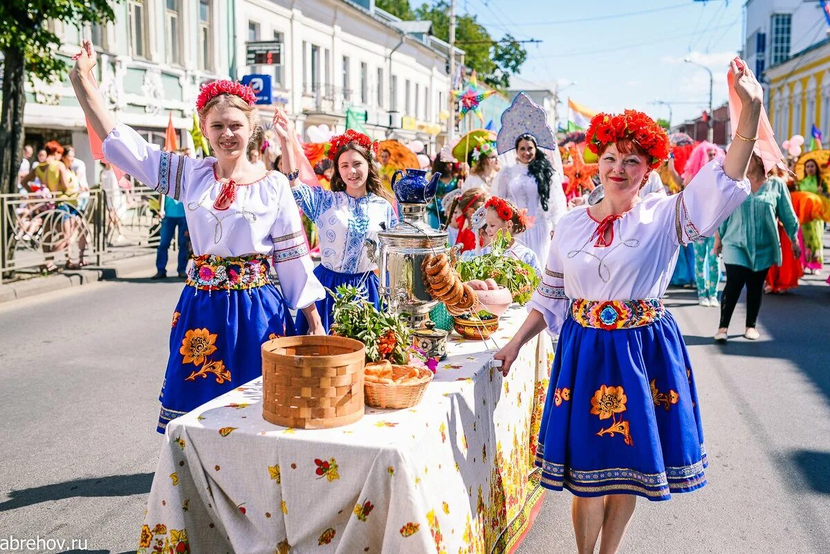 Предыдущий день праздник. Праздник в городе. Кострома праздник. Городской праздник. Праздники города Костромы.