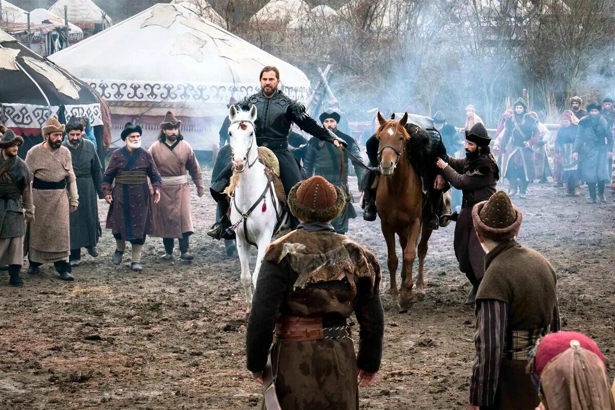 Воскресший эртугрул. Эртугрул 16. Турок в шапке. Энгин алтан эртугрул. Воскрешение эртугрула 1.