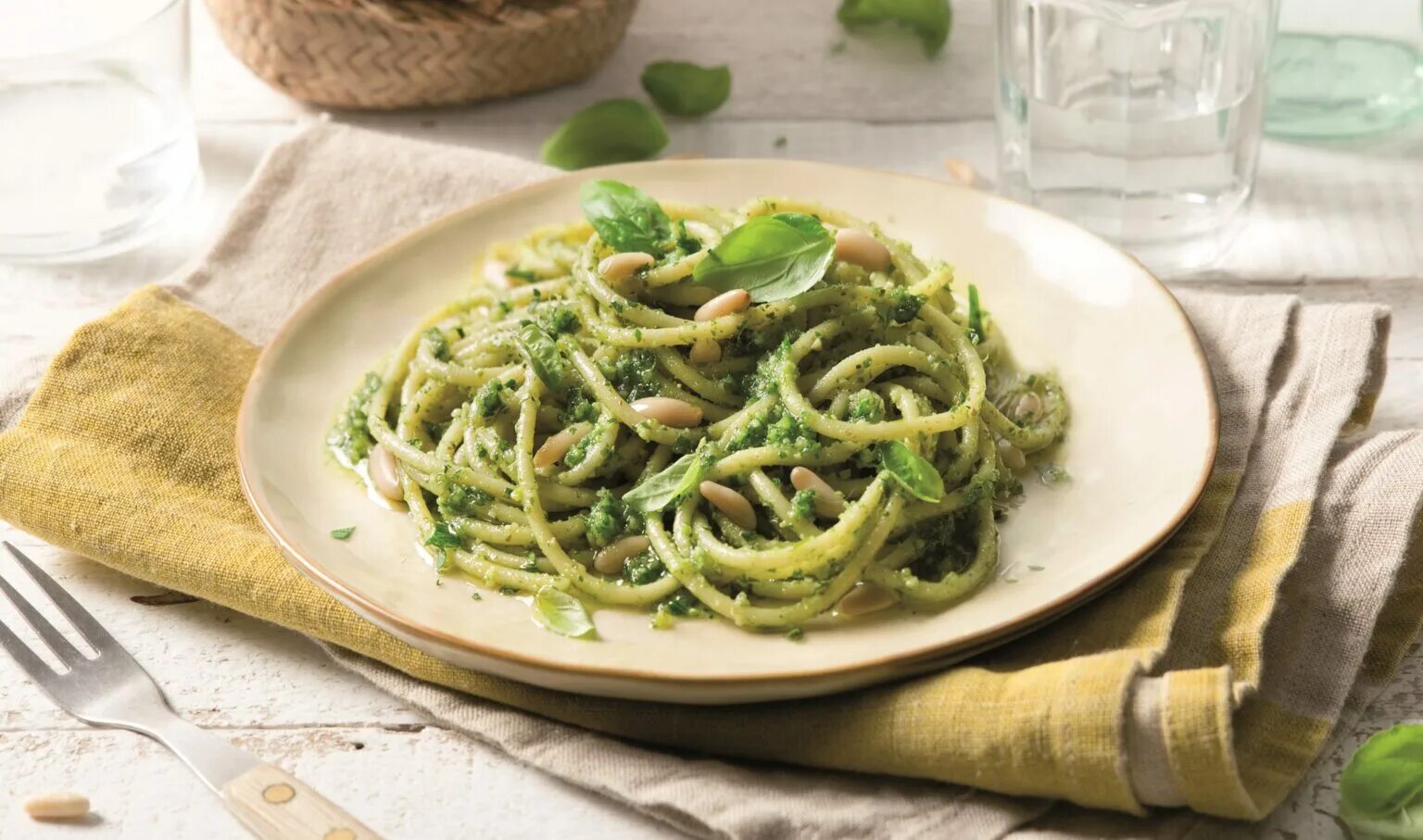 паста со шпинатом. макароны со шпинатом рецепт. спагетти со шпинатом. вермишель с шпинатом. тальятелле аль песто.