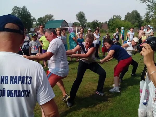 Стадион труд Сосновоборск Пензенская область. Сосновоборск спорт. День физкультурника в Сосновоборске фото. Сосновоборский район Пензенской области стадион труд картинки.