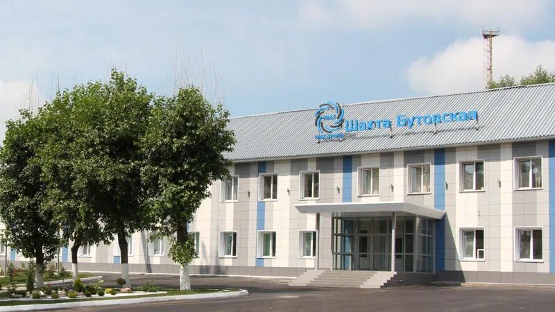 Шахта тихова ленинск-кузнецкий. Тиховых шахтах. Комбинат шахты тихова. Ленточный конвейер 1200 шахтный. Шахта имени тихова.