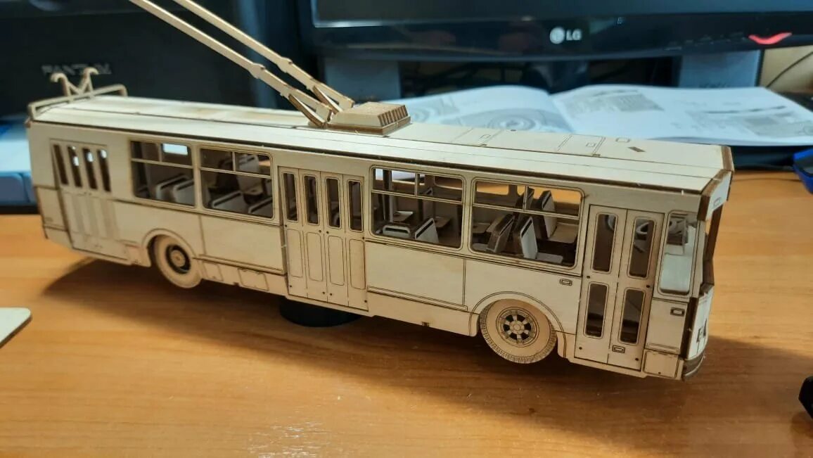 ЗИУ 682. Троллейбус ЗИУ. Троллейбус ЗИУ 1. Деревянная модель ЗИУ.