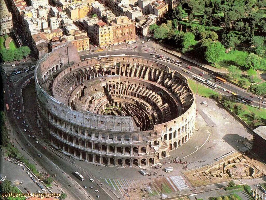 Сколько лет колизею. Римский Колизей. Колизей в Риме сверху. Амфитеатр в Риме. Колизей в Риме реконструкция.