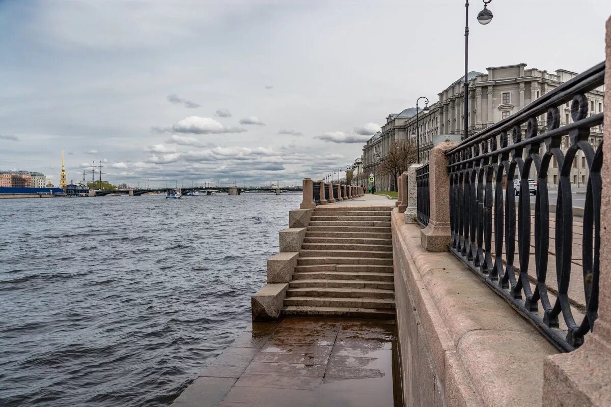 санкт-петербург нева гранитные набережные. санкт-петербург нева гранитные набережные. парапет набережной. видео набережных петербурга. вид на васильевский остров с адмиралтейской набережной.