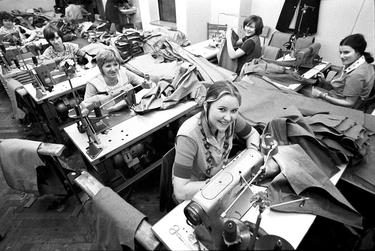 заводы ссср 70е. советские столовые женщина. фрг 80-х. работа гдр. работа гдр.