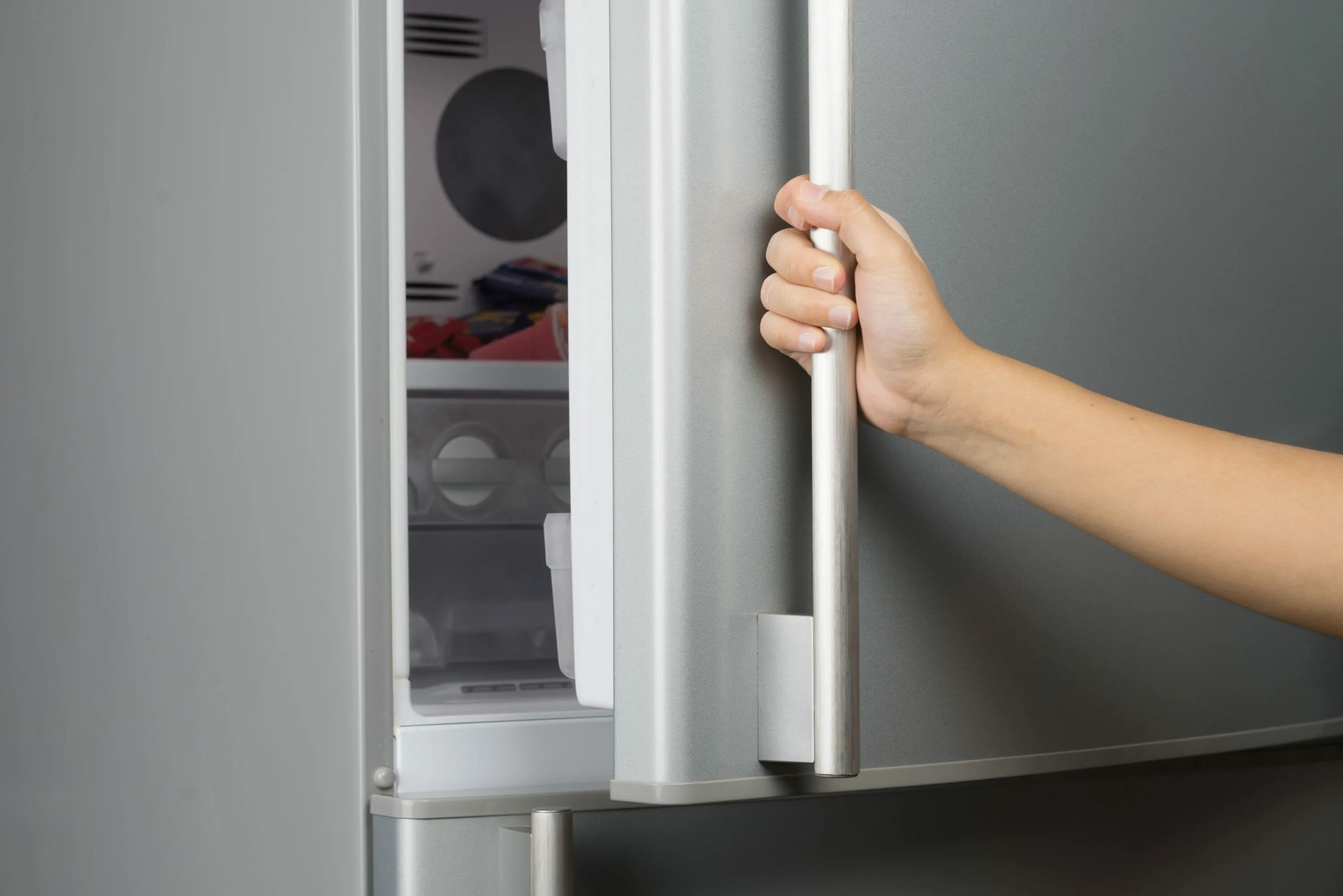 Дверь холодильника. Дверка холодильника. Открывание холодильника. Открывается холодильник. Звук двери холодильника