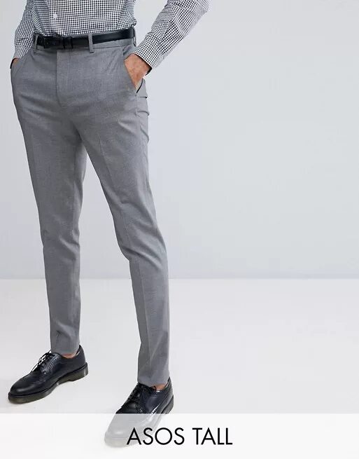 стильная одежда для мужчин. серые брюки мужские. брюки мужские классические. серые классические брюки мужские. какой цвет подходит к серым брюкам.