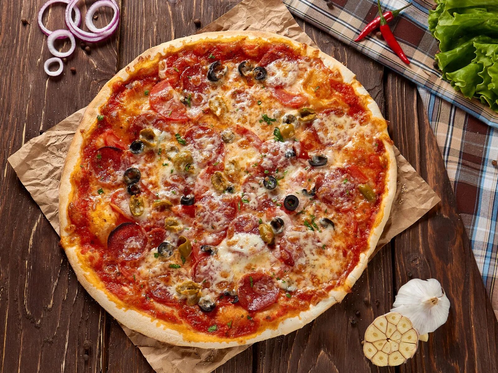 пиццерия главная. сбарро пицца 2022. аппетитная пицца. пицца пепперони италия. большая пицца.