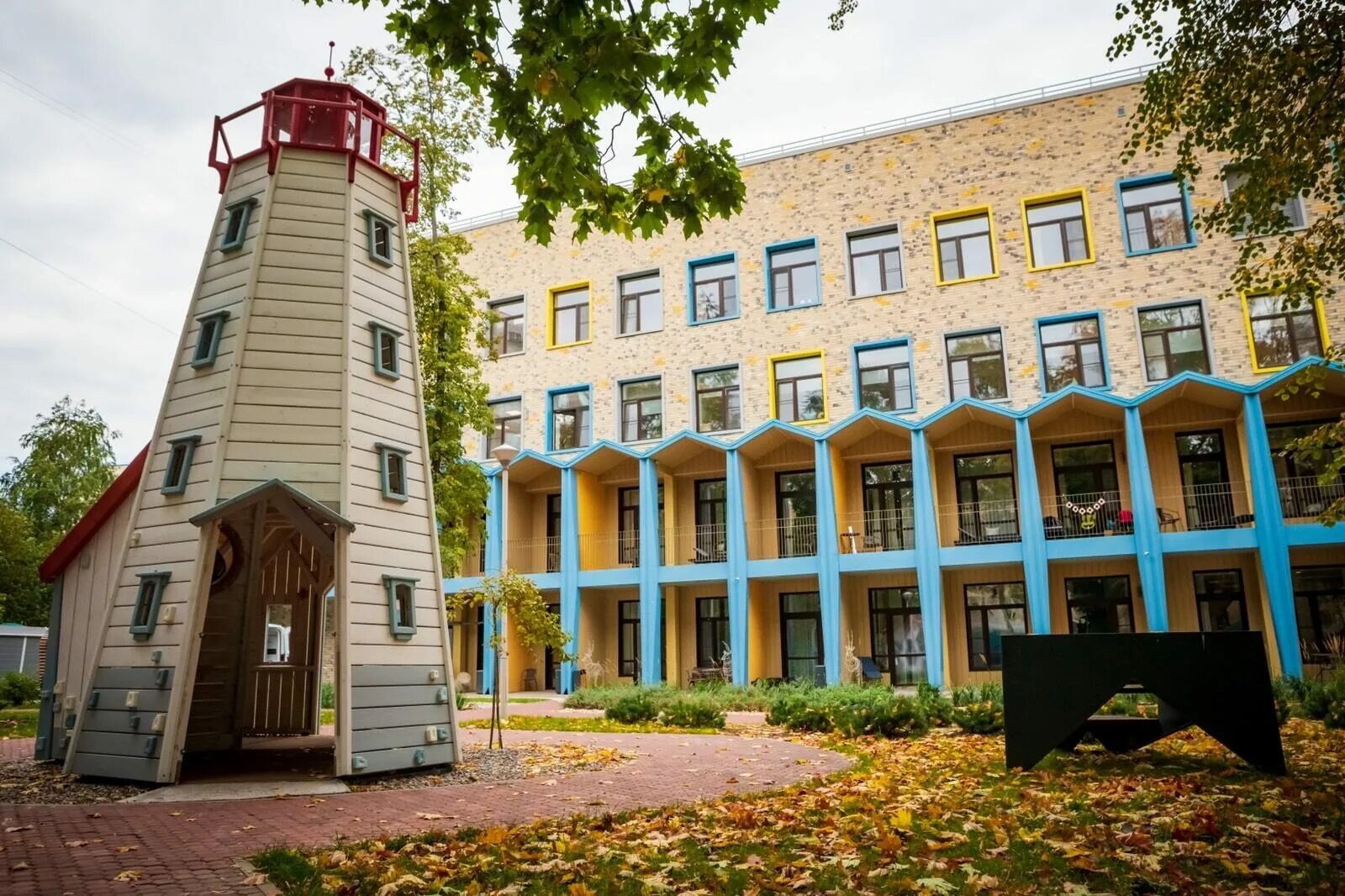 Дом с маяком работа. Хоспис маяк москва. дом с маяком детский хоспис в москве. долгоруковская 30 дом с маяком. маяк на доме нижний новгород.