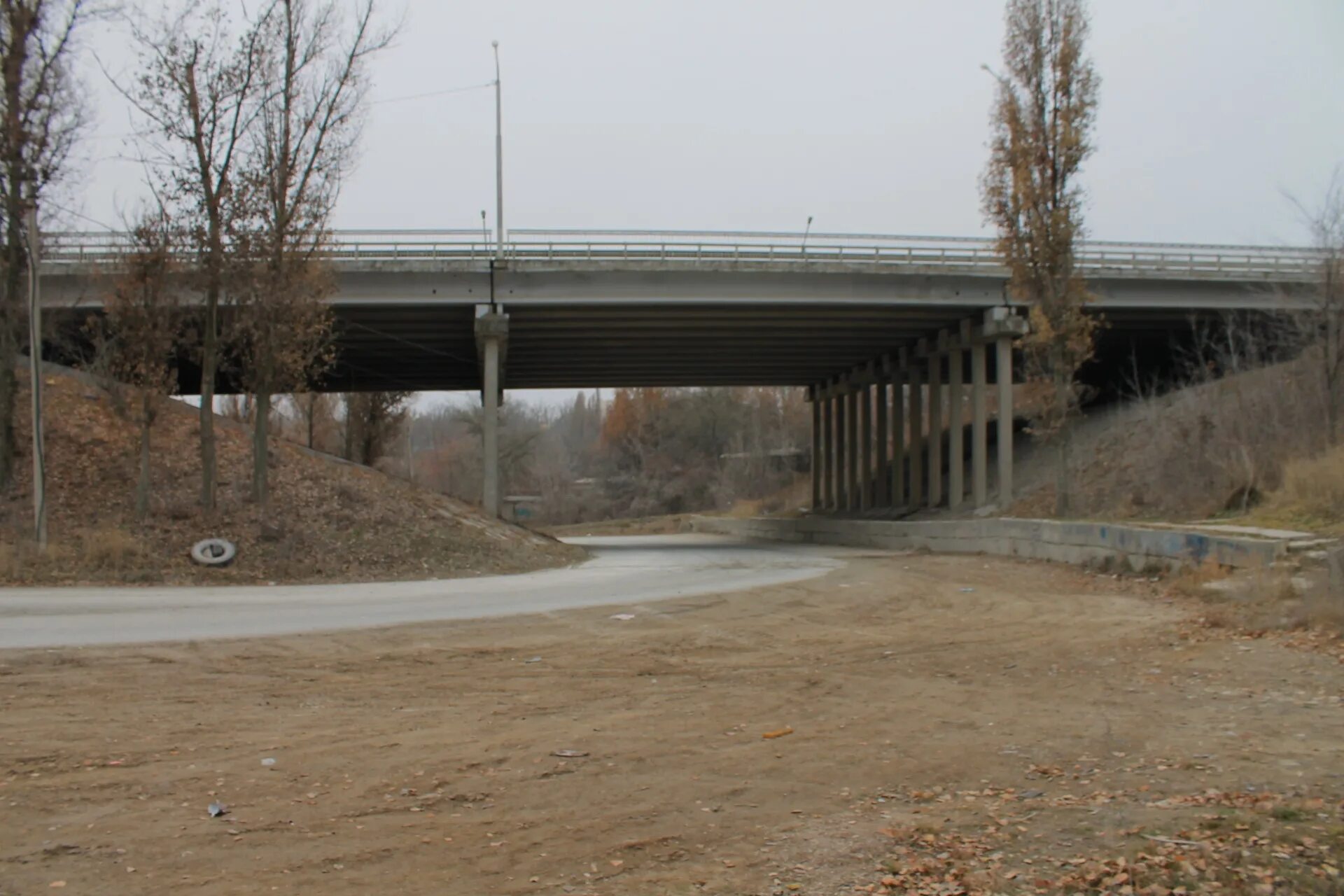 мост на студенческой белгород. путепровод тонельного типа. эстакада железобетонная. бахаревский мост белгород. мост железобетонный автомобильный.