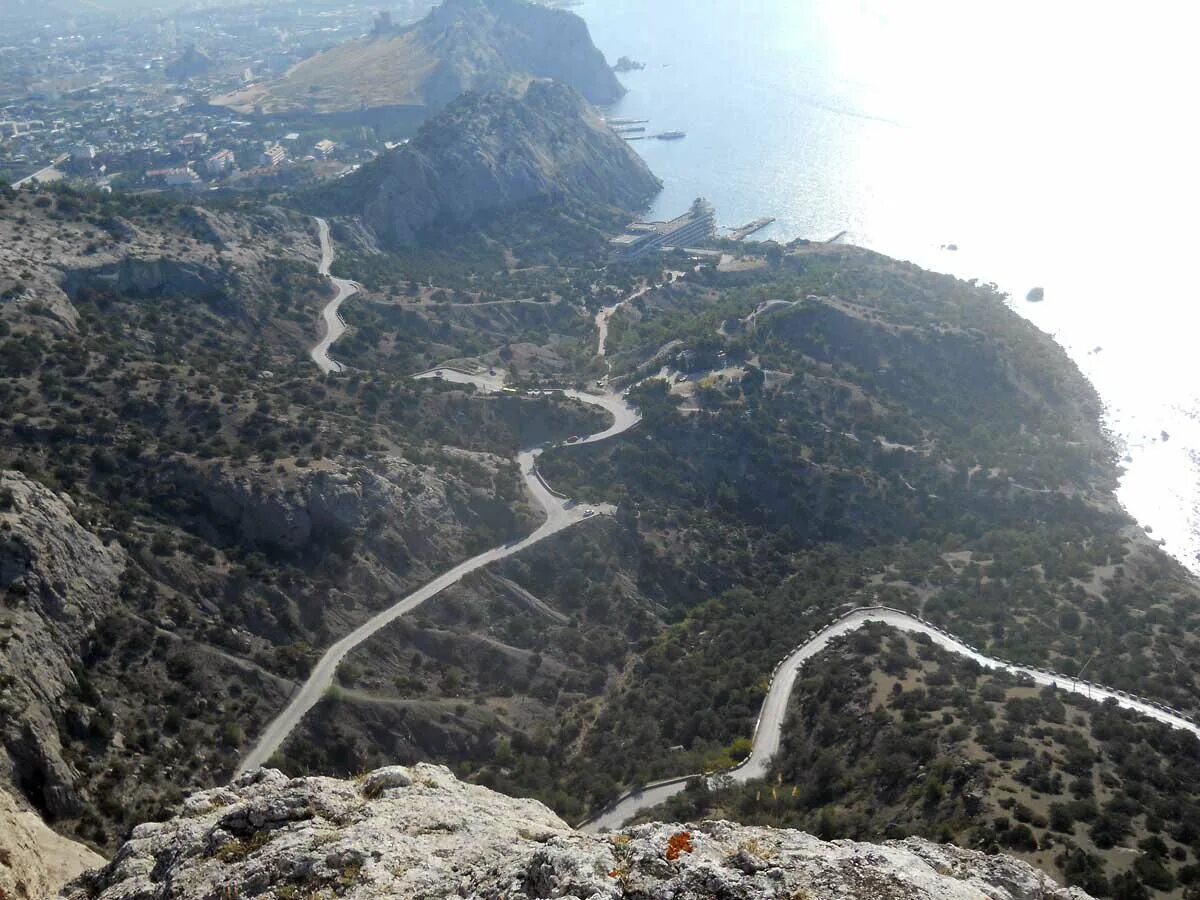 Дорога в новый свет. Серпантин Судак Алушта. Дорога Судак новый свет. Серпантин новый свет Крым. Серпантин Ялта Судак.