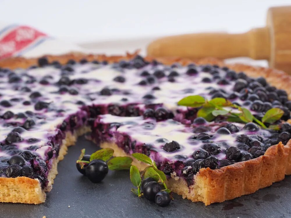 Песочный пирог из черники с заливкой