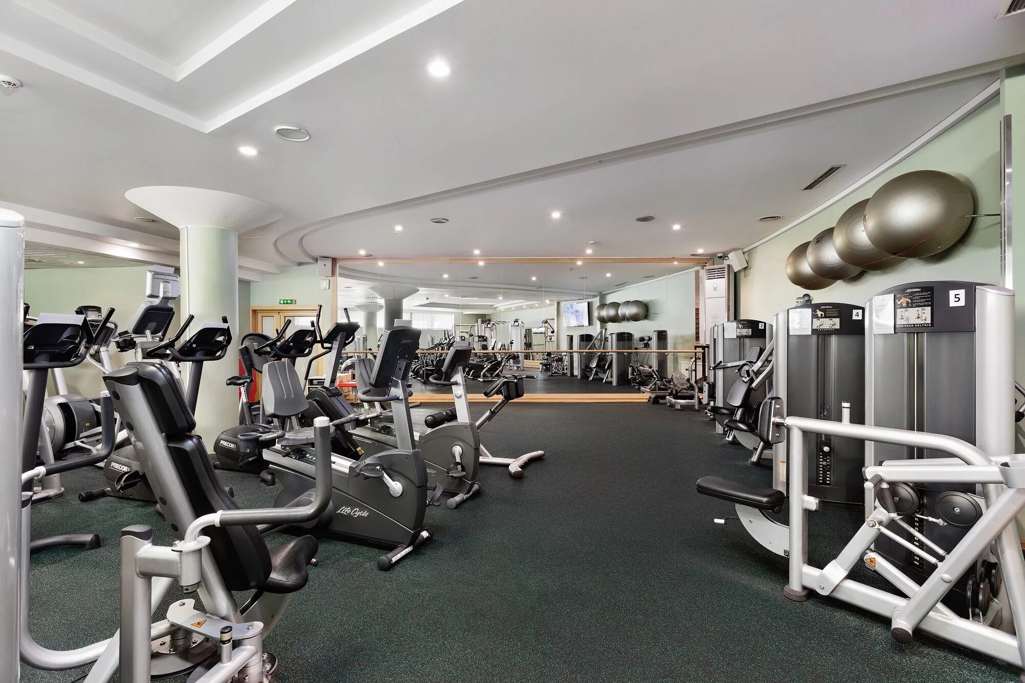 Тренажерный зал. Encore fitness сити. Encore fitness сити. Фитнес терра свиблово. Фитнес зал.