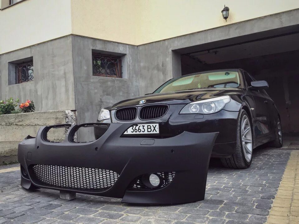 БМВ е60 бампер м тех. BMW e60 m bamper m4. BMW e60 m look. Бампер BMW e60 m5. Бампер бмв м5