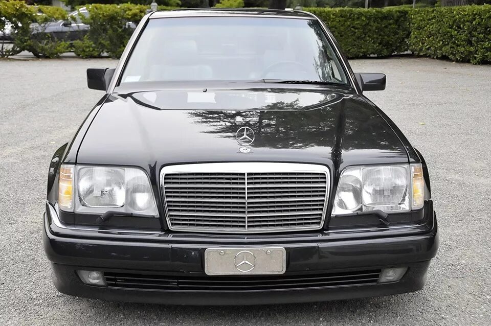 Mercedes Benz e500 1994. Мерседес 124 90х. Мерседес 124 90 годов. Мерседес-Бенц w124 1994 года.