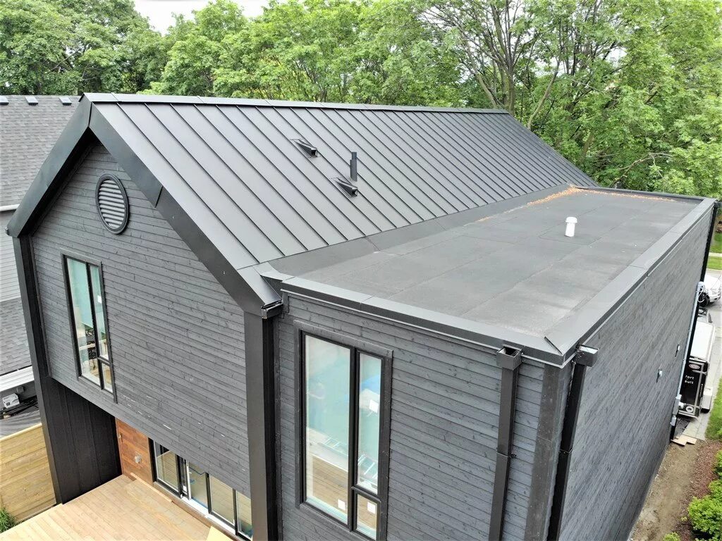 Flat roofing. Фальцевая кровля Гранд лайн. Фальцевая кровля 9011. Квик фальц кровля. Фальцевая кровля Кликфальц.